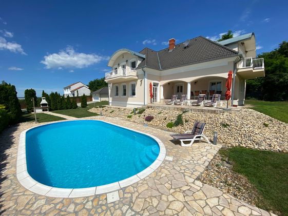 Ferien Villa mit Pool in Ungarn
